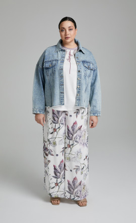 Джинсовая куртка со стразами и хольнитенами арт.4146